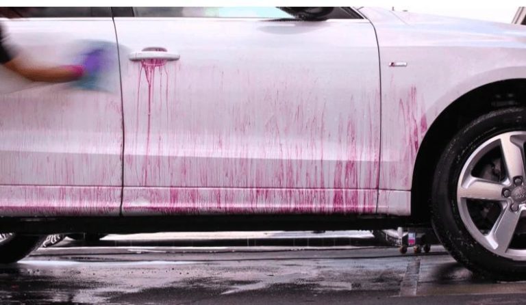 Lavaggio carrozzeria con foam