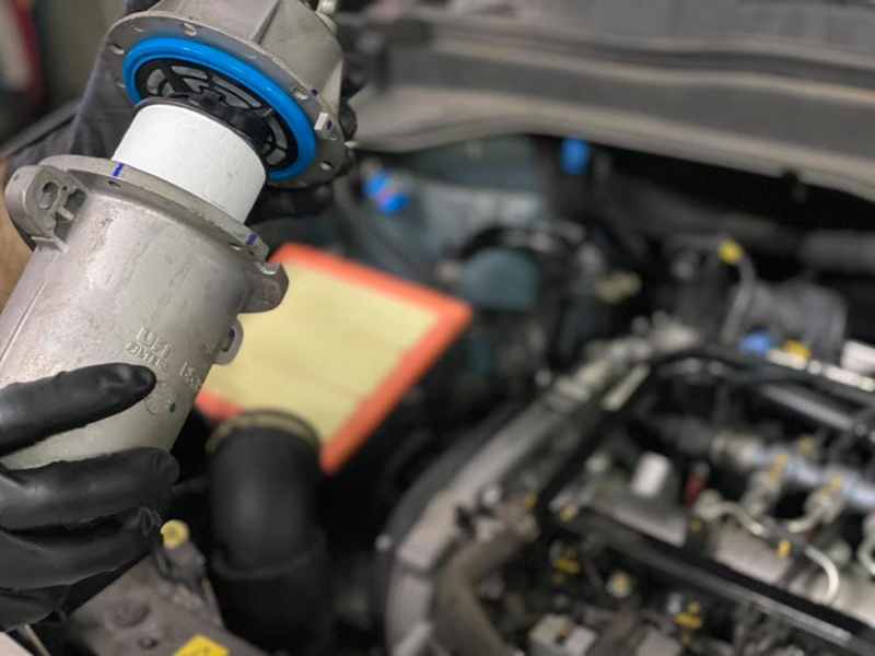 Sostituzione filtro aria motore