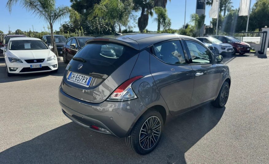 Lancia Ypsilon 1.0 70 Cv. Hybrid Gold